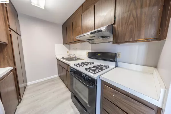 Oakland, CA 94607,801 Franklin St #819