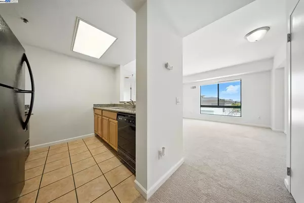 Oakland, CA 94607,989 Webster #441
