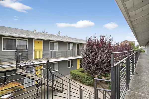 Oakland, CA 94606,1537 8th Ave