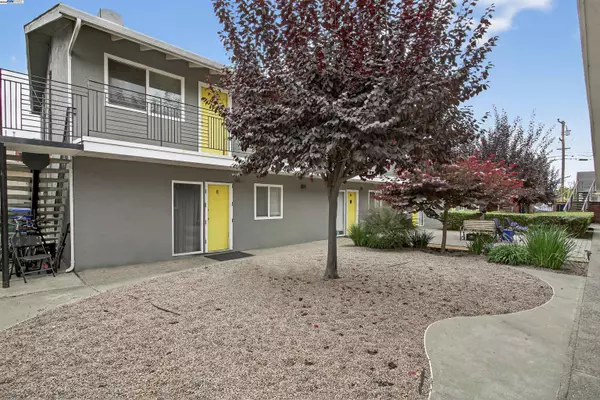 Oakland, CA 94606,1537 8th Ave
