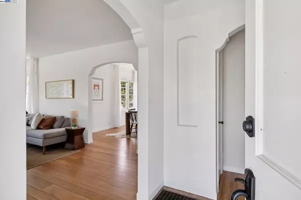 Alameda, CA 94501,200 Santa Clara Ave