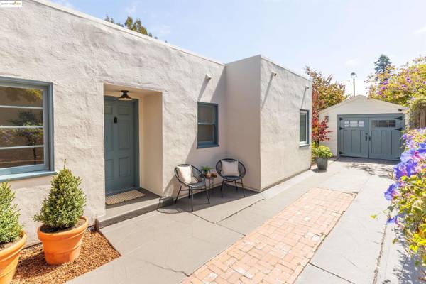 Oakland, CA 94602,2451 Carmel St