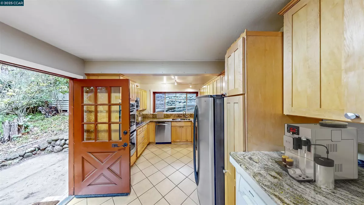 Oakland, CA 94611,5716 Merriewood Drive