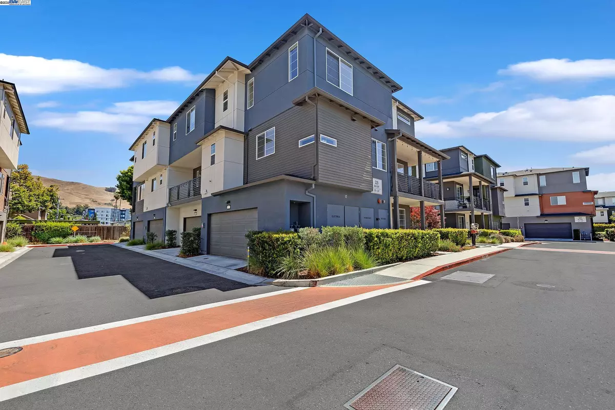 Hayward, CA 94544,235 Dash Ct