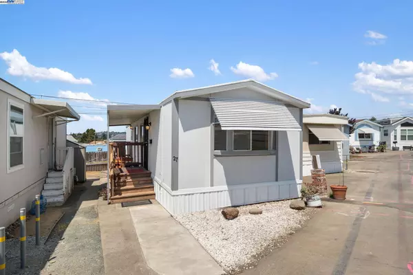 Castro Valley, CA 94546,3998 Castro Valley Blvd #SPC 27