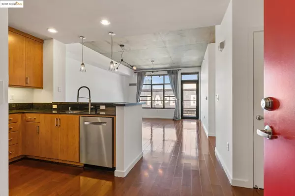 Oakland, CA 94607,288 3rd St #507