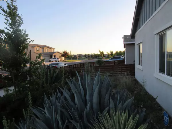 Manteca, CA 95337,1573 Tannehill Dr