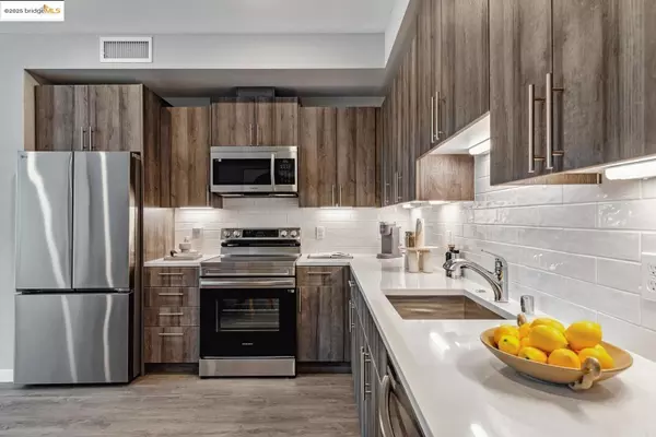 Oakland, CA 94607,2400 Adeline ST #302