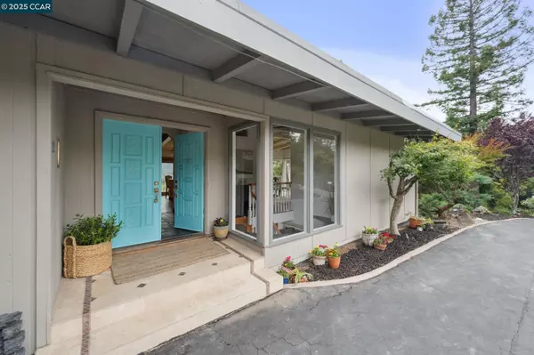 12 La Cresta Rd, Orinda, CA 94563