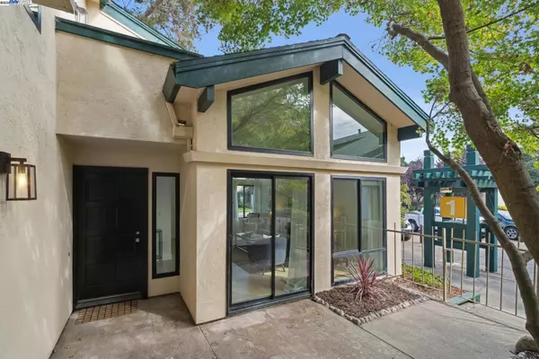 Alameda, CA 94502,101 Carob Ln