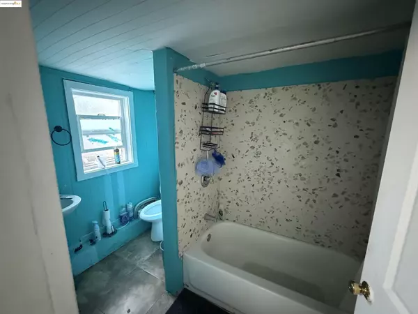 Oakland, CA 94621,1468 84Th Ave