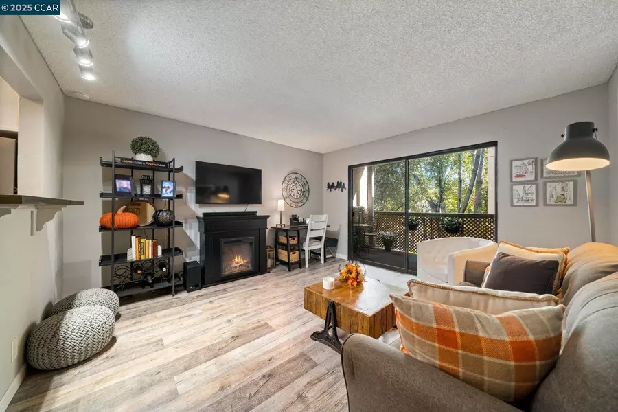 320 N Civic Drive #407, Walnut Creek, CA 94596
