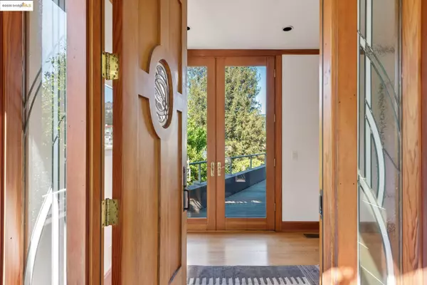 Oakland, CA 94618,6148 Ocean View Dr