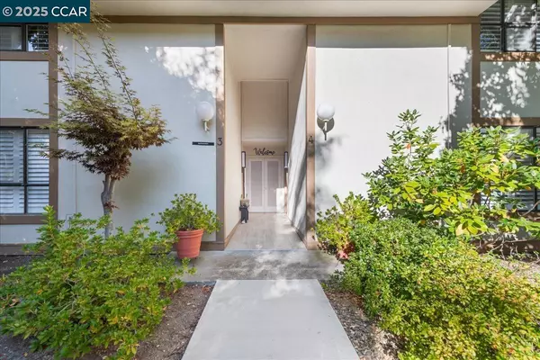 Walnut Creek, CA 94595,1317 Canyonwood Ct #4