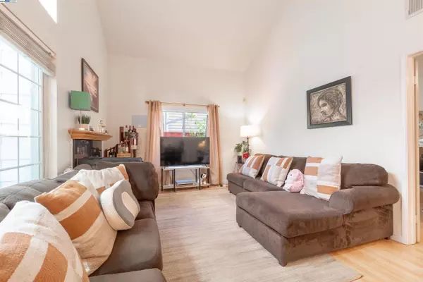 San Lorenzo, CA 94580,15822 Devonwood Way