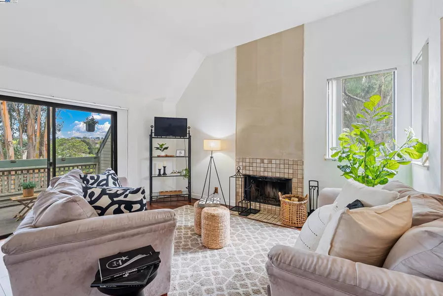 2742 East Ct, Richmond, CA 94806