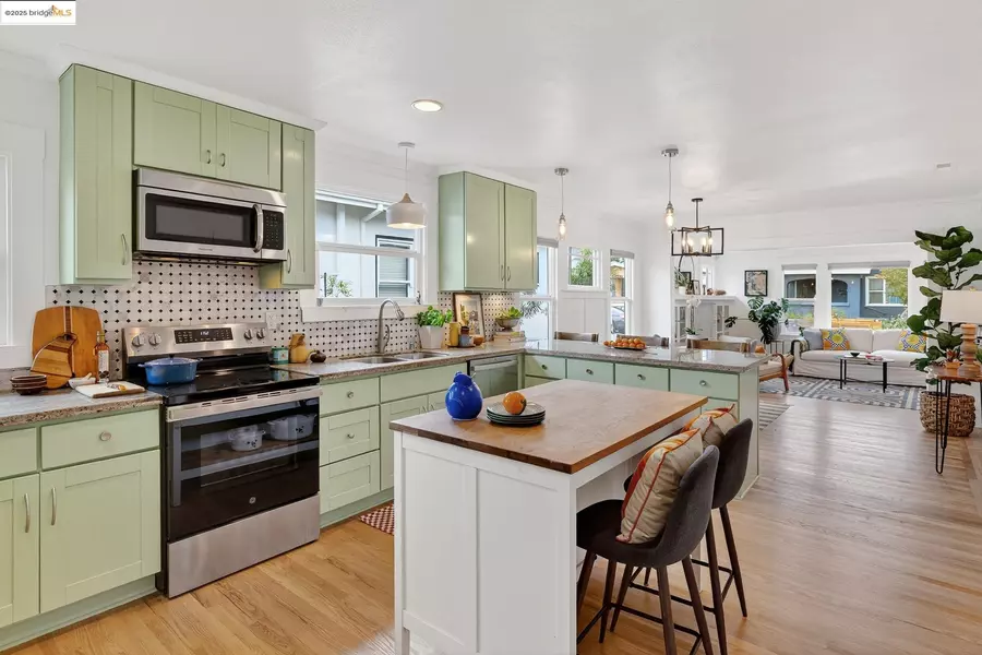 4257 Suter St, Oakland, CA 94619