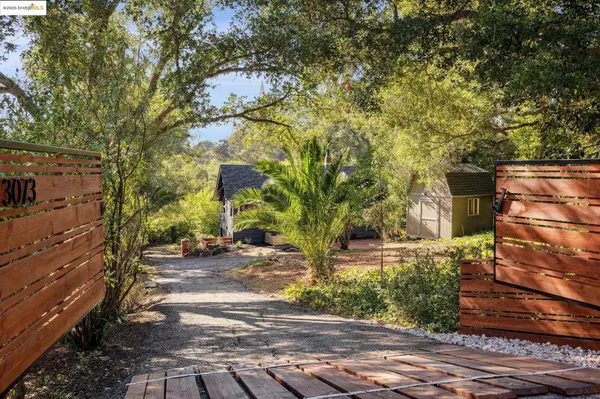 3073 Monterey Blvd, Oakland, CA 94602