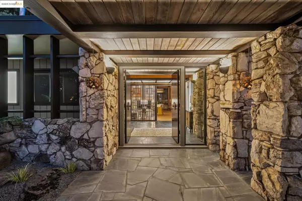 Oakland, CA 94605,9034 Mcgurrin Rd