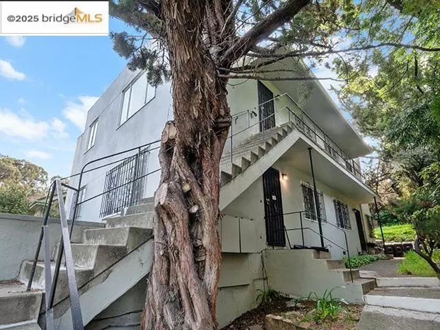 3562 Seminary Ave, Oakland, CA 94605