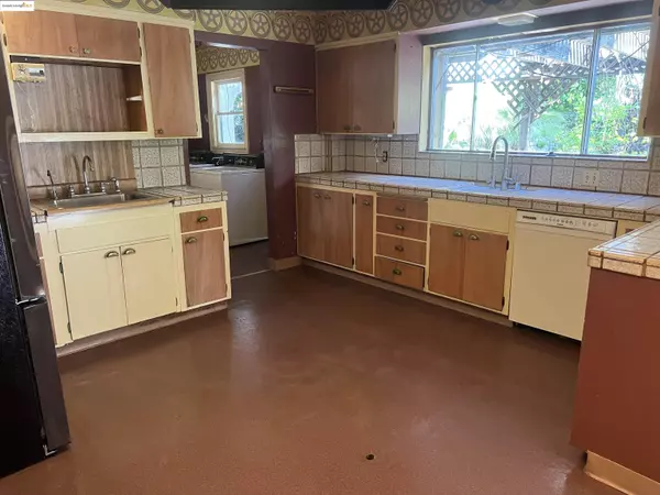 Oakland, CA 94618,6000 N Rockridge Blvd