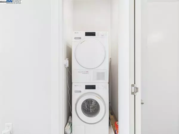 Emeryville, CA 94608,1001 46th St #220