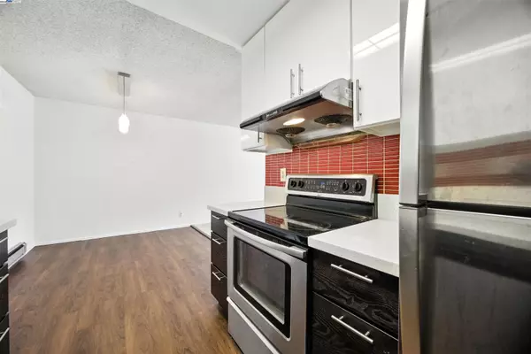 Alameda, CA 94501,1321 Webster St #D303