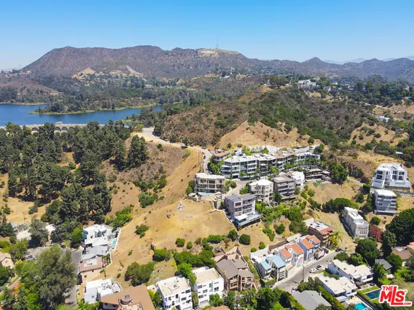 Los Angeles, CA 90068,6446 W Weidlake Drive