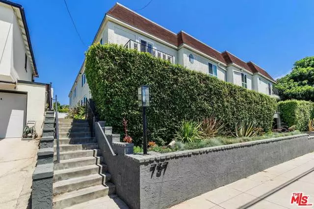 Santa Monica, CA 90405,737 Pier Avenue #2