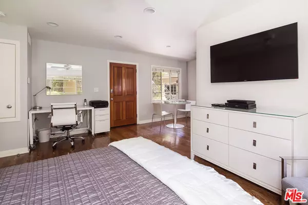 Santa Monica, CA 90403,135 MONTANA Avenue #Studio