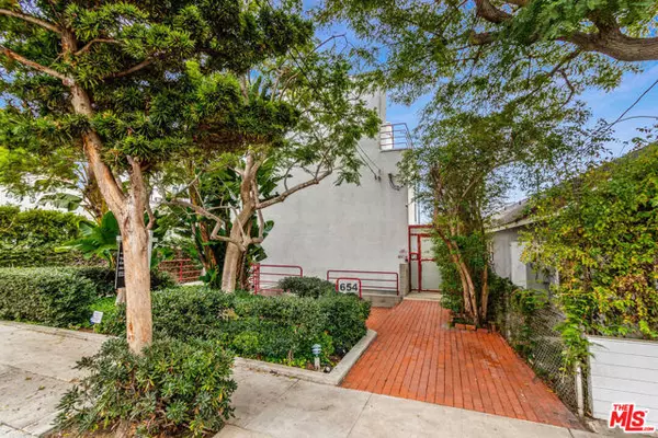 654 Pier Avenue #B, Santa Monica, CA 90405