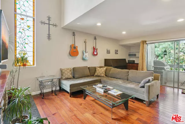 Studio City (los Angeles), CA 91604,4425 WHITSETT Avenue #212