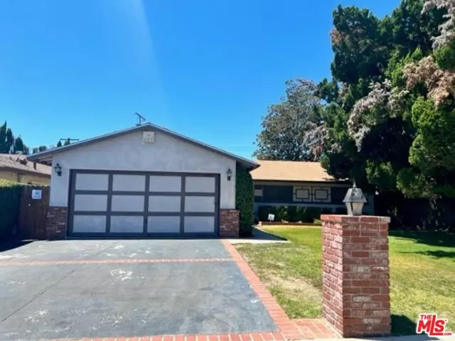 8403 Hillview Avenue, Canoga Park (los Angeles), CA 91304