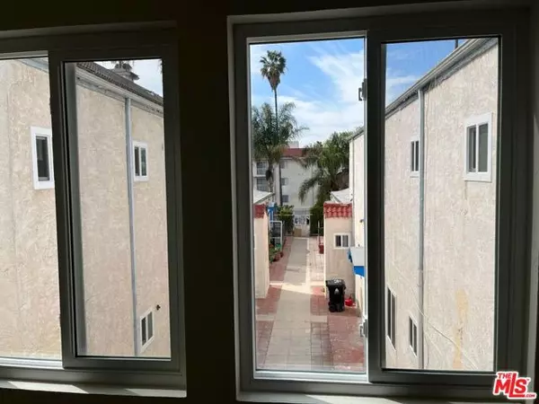 Los Angeles, CA 90005,836 S CATALINA Street