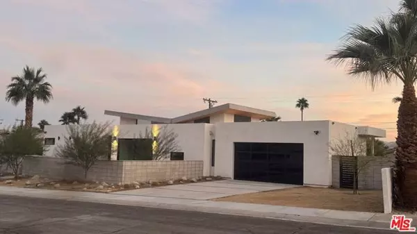 527 W Santa Catalina Road, Palm Springs, CA 92262