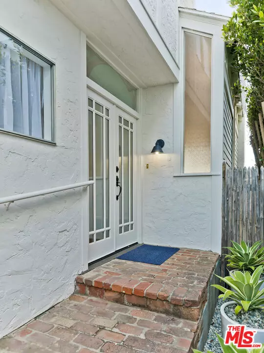 Malibu, CA 90265,23350 Malibu Colony Road #109