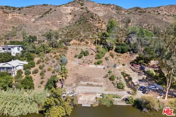 Agoura Hills, CA 91301,2040 E Lakeshore Drive