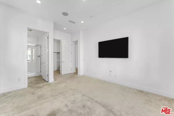 Northridge (los Angeles), CA 91326,20550 W Deer Grass Court