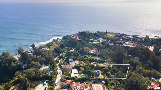 Malibu, CA 90265,28802 Grayfox Street