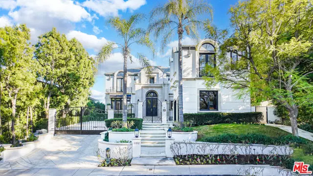 3352 Clerendon Road, Beverly Hills, CA 90210