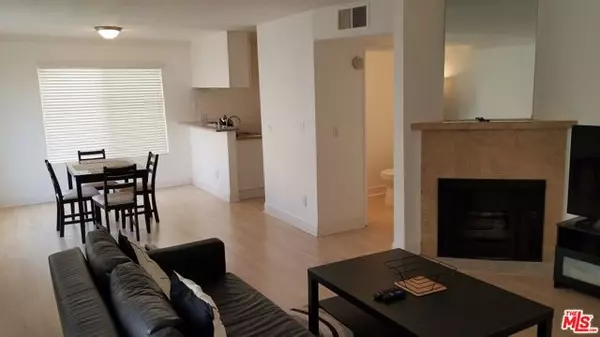 7035 Woodley Avenue #120, Van Nuys (los Angeles), CA 91406