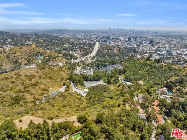 Los Angeles, CA 90068,7060 W Mulholland Drive