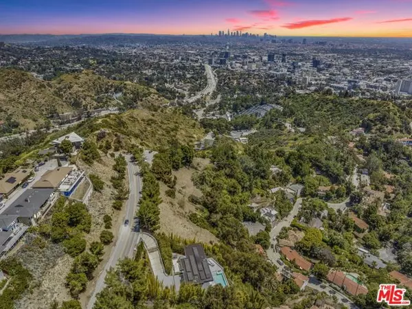 Los Angeles, CA 90068,7060 W Mulholland Drive