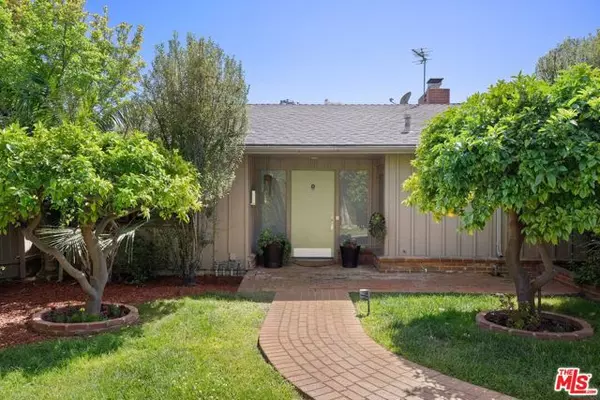 165 S Bowling Green Way, Los Angeles, CA 90049