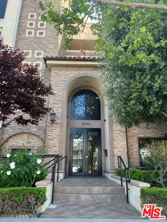 12026 Hoffman Street #204, Studio City (los Angeles), CA 91604