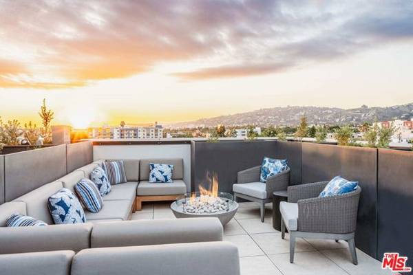 6933 Santa Monica Boulevard #102, Los Angeles, CA 90038