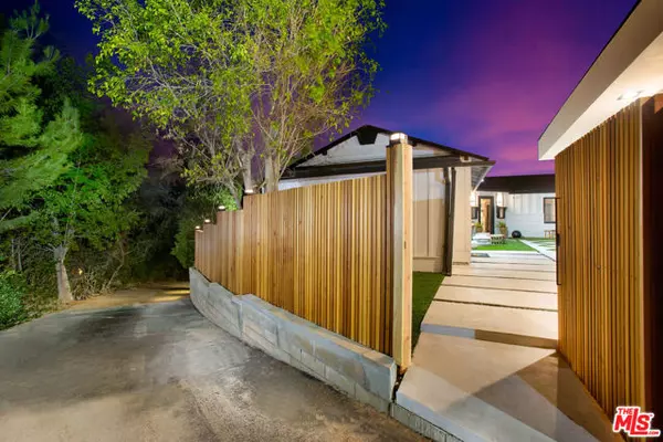 Woodland Hills (los Angeles), CA 91364,5129 Marmol Drive