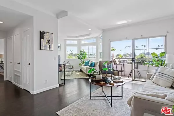 4455 Hazeltine Avenue #201, Sherman Oaks, CA 91423