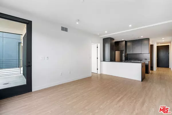 Los Angeles, CA 90034,3688 Overland Avenue #313