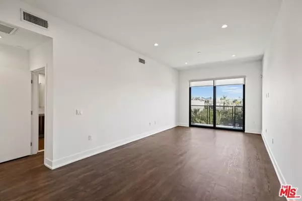 Los Angeles, CA 90038,711 Cole Avenue #323